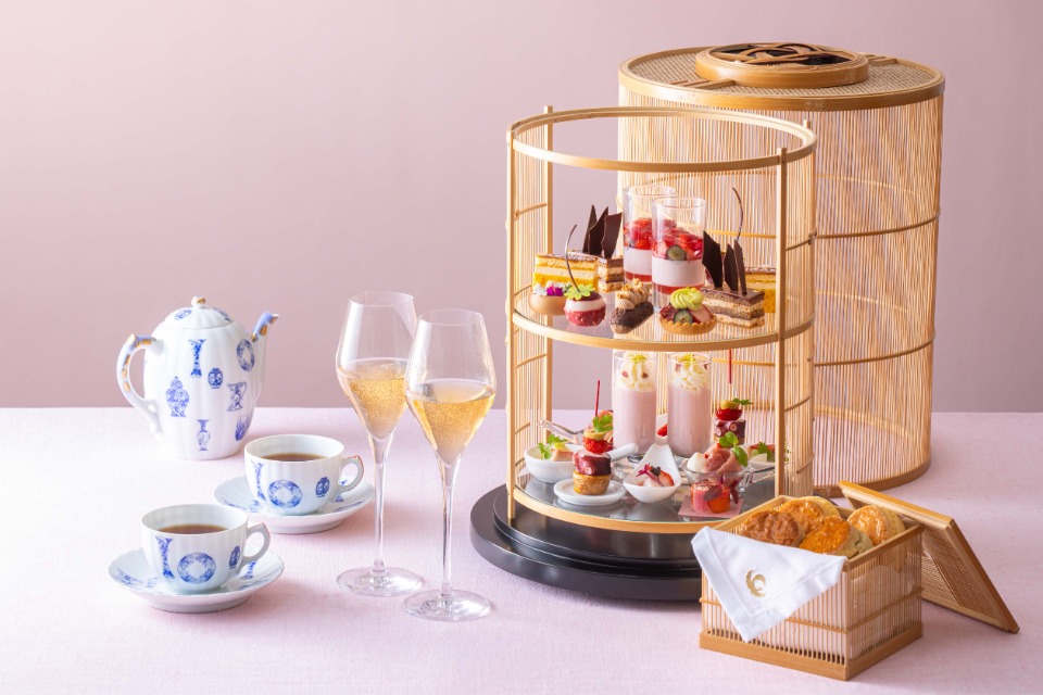 アフタヌーンティーで優雅な午後のひとときを