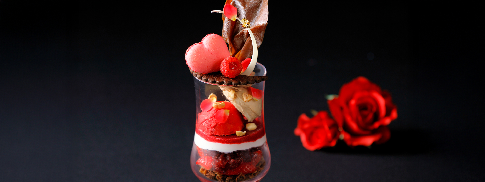 グリンデルワルドパフェ　～ イチゴレトロ ～