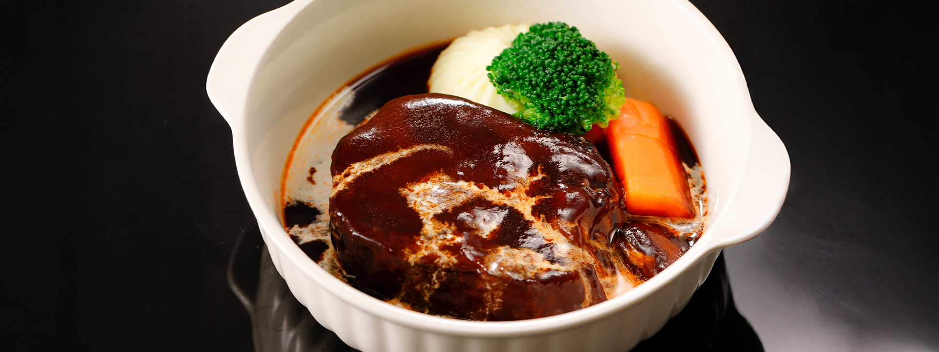 ～濃厚なコクと余韻　牛タンで味わう冬の一品～　柔らか牛タンのデミグラス仕立て